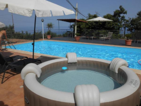 Гостиница Al Villino Sunshine in villa con piscina ed idromassaggio, Сант'альфио